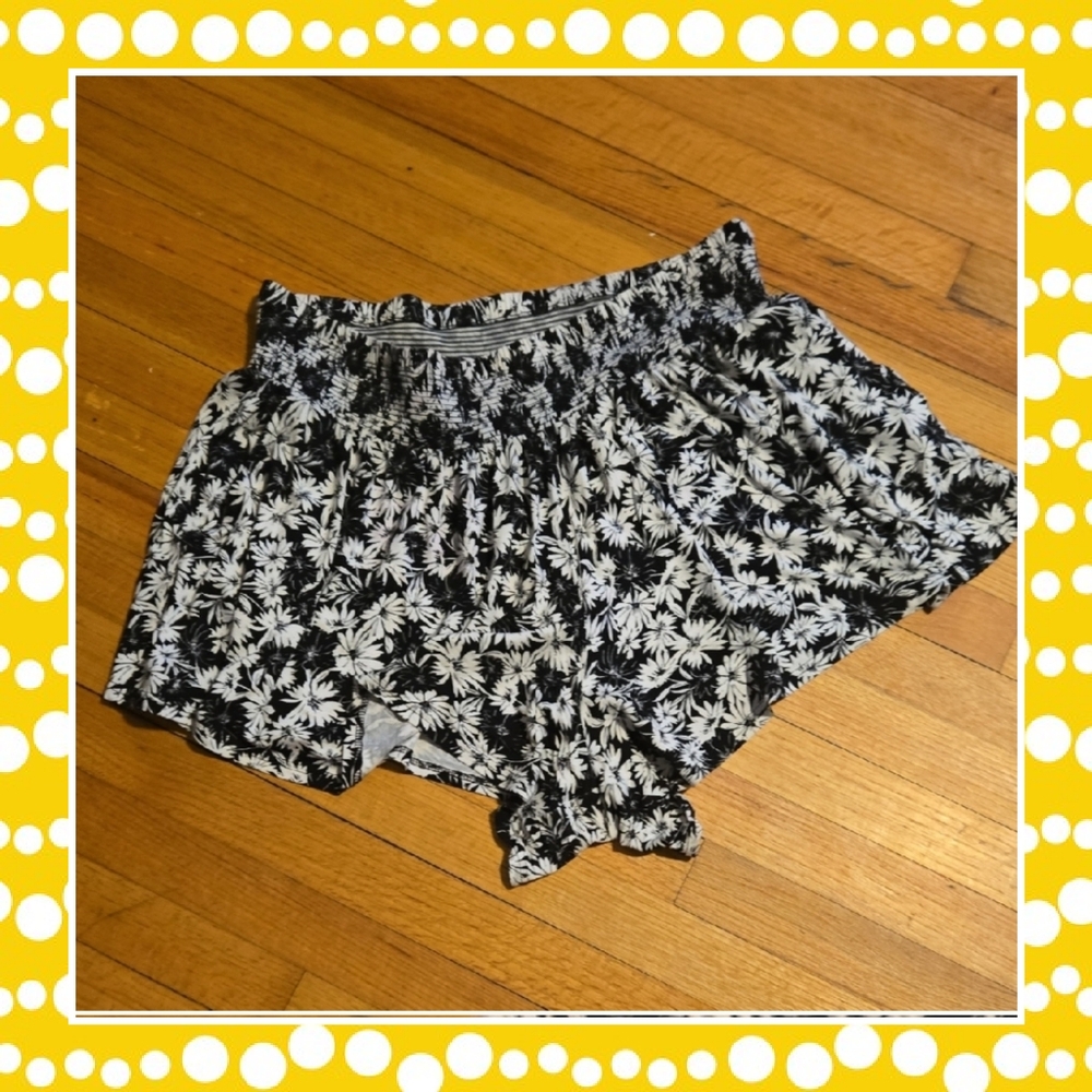 Terra & Sky Black Floral  Shorts Size 1x